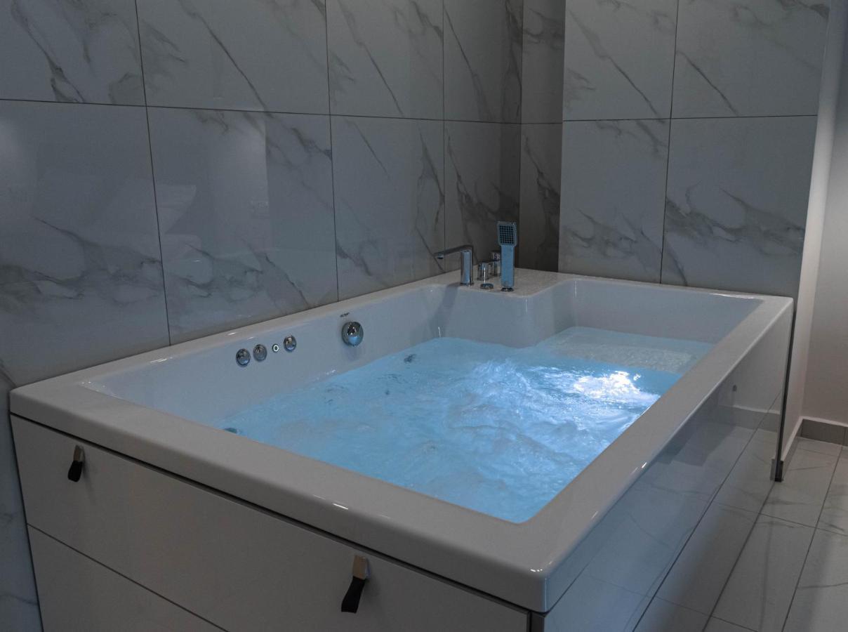 Athens Jacuzzi Apartment מראה חיצוני תמונה