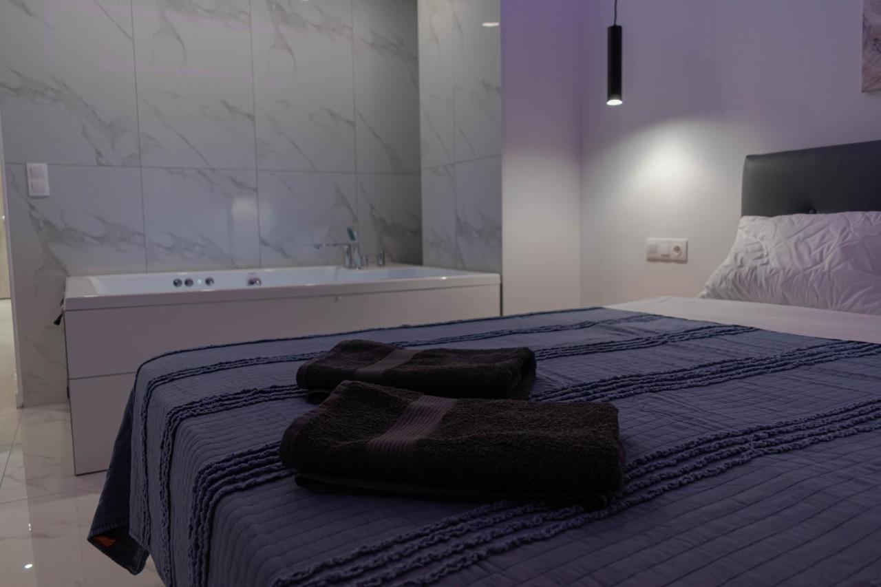 Athens Jacuzzi Apartment מראה חיצוני תמונה