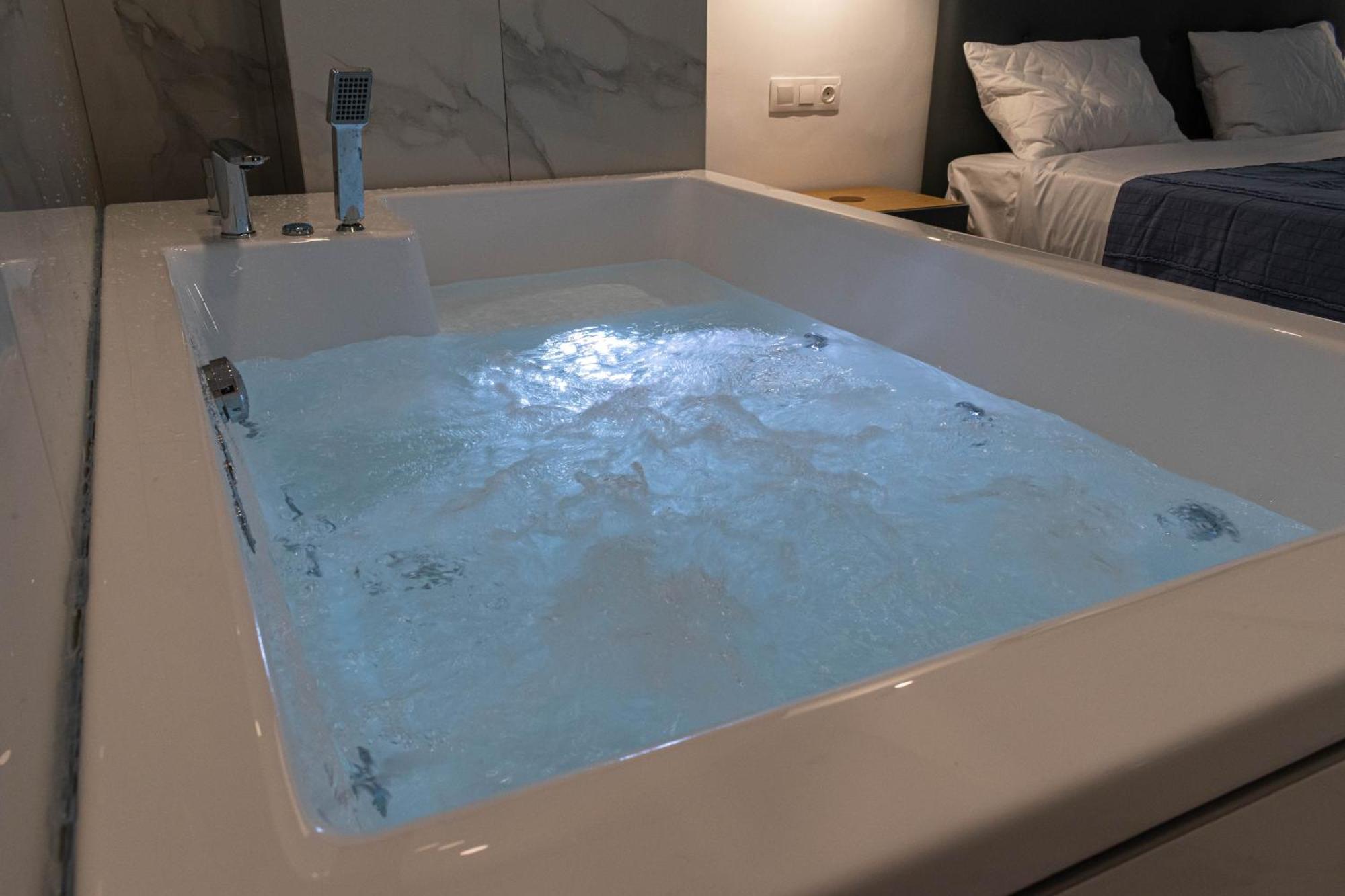 Athens Jacuzzi Apartment מראה חיצוני תמונה